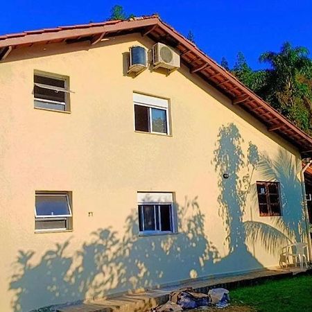 Piscina Climatizada, Jacuzzi E Com Grande Area Verde 우바투바 외부 사진